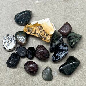 Lot of 15 Healing Crystals